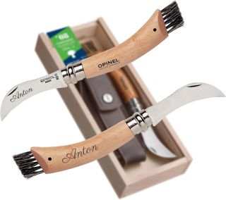 OPINEL Couteau à champignons N°08 avec brosse – Gravure – Coffret cadeau avec étui | Pour cueilleurs de champignons & amoureux de la nature | Bois de chêne