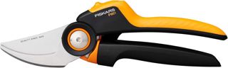 Fiskars Sécateur à Lame Franche M, X-series PowerGear, P921, Avec Poignée Tournante, Pour Branches et Rameaux Frais, Revêtement Antiadhésif, Lames en Inox, Longueur : 20,1 cm, Noir/Orange, 1057173