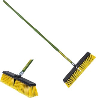 Balai de jardin - 45 cm - Brosse de balayage rigide pour extérieur - Poils rigides - Robuste - Pour cour et patio - Pour travaux sur site - Balai pour sols et surfaces