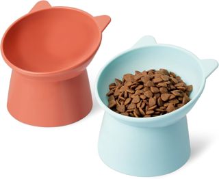 Amazon Basics Mangeoires surélevées pour Chats, en Forme d'oreille de Chat, Paquet de 2, 13,2 × 13,2 × 11,4 cm, Orange et Bleu