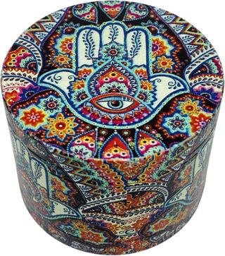 Grinder Main Fatma en 50 mm 4 parties Fatima Khomsa Khansa moulin à épices alliage en zinc durable robuste broyeur d'herbes séchées avec sa petite spatule à pollen couvercle aimanté porte bonheur
