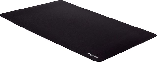 Amazon Basics Tapis de Souris irrégulier avec Repose-Poignet en Gel, 20 x 25 cm, Noir