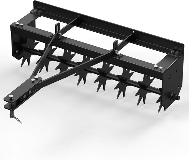 Aérateur de Gazon Lourd remorquable, Rouleau à Pointes Acier 81 cm, Profondeur 5 cm, attelage Large, pour Tracteur Tondeuse et Quad, Jardin Ferme