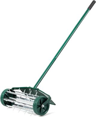 SOARS Rouleau Aérateur Gazon, Rouleau φ 15 CM, Scarificateur Manuel en Métal avec Clous de 3 CM, Protection Anti-Éclaboussures, Manche, pour l'Entretien de la Pelouse (46 X 23 X 127 CM)