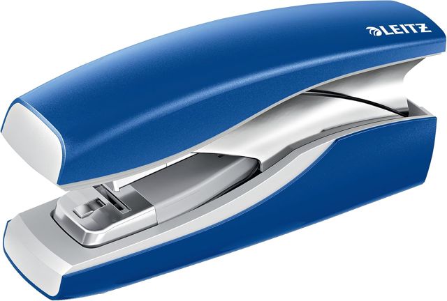 Leitz Agrafeuse Sans Effort Softpress Flat Clinch, Capacité 30 Feuilles, Bleu, Boîtier Ergonomique, Agrafes Incluses, Gamme NeXXt, 56030035