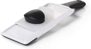 OXO Good Grips – Mandoline manuelle - Mandoline en inox à épaisseur de tranche réglable - Blanc