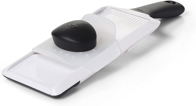 OXO Good Grips – Mandoline manuelle - Mandoline en inox à épaisseur de tranche réglable - Blanc
