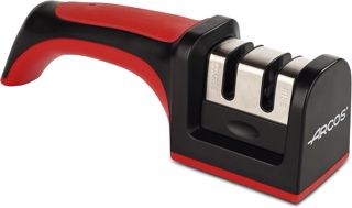 ARCOS Aiguiseur Professionnel avec Poignée Ergonomique pour Couteaux. Rouleaux en Céramique et Carbone. Rouge/Noir