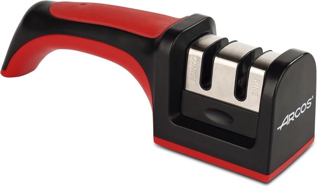 ARCOS Aiguiseur Professionnel avec Poignée Ergonomique pour Couteaux. Rouleaux en Céramique et Carbone. Rouge/Noir