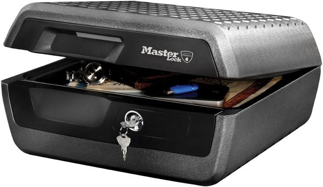 Master Lock Coffre fort anti feu et étanche a clef, triple protection - vol, incendie et inondation, 10L, 19.3 x 41.9 x 37.5 cm