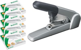 Leitz 55520084 Agrafeuse plate solide (60 feuilles, pour piles de papier épais, métal avec boîtier en plastique) argent (avec 5000 agrafes, agrafeuse plate)