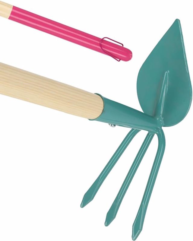 KADAX Serfouette pour Femme avec tęte en métal, Double pioche pour aérer, ameublir et désherber Le Sol, Accessoire de Jardin avec Manche en Bois (3 Dents - Lame Large)
