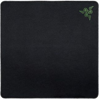 Razer Gigantus V2 Medium - Tapis de Souris Gaming Souple pour Un Style Rapide et Un Contrôle Optimal (360 x 275 x 3mm, Tissu texturé en microtissu, Caoutchouc Antidérapant) Noir