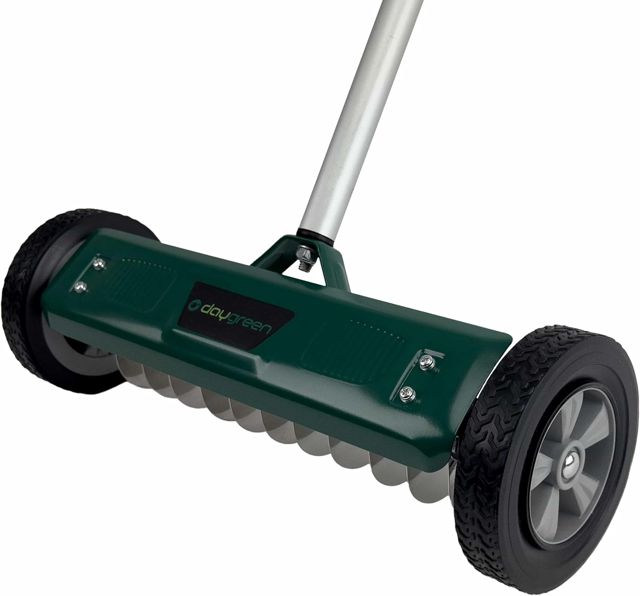 DAYGREEN Scarificateur manuel VT-32 - Éliminateur de mousse et de mauvaises herbes avec 11 lames en acier inoxydable - Largeur de travail de 32 cm - Roues à roulement doux pour la pelouse