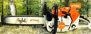 Tronçonneuse pour enfant de 40 cm, très réaliste avec mouvement de chaîne et sons réels, conçue par Stihl, produit original