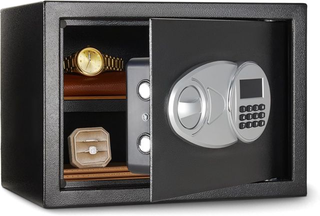 Amazon Basics Coffre-fort en acier avec Serrure à clavier numérique - Pour sécuriser argent, espèces, bijoux, documents d'identité, 14 litres, 35 cm (L) x 25 cm (P) profondeur x 25 cm (H), noir