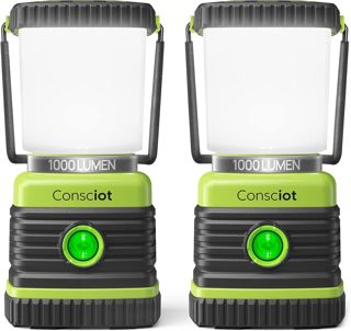 Lot de 2 lanternes de camping Consciot alimentées par piles avec 1000 lm, 4 modes d'éclairage, lampes de tente résistantes à l'eau, lampe de poche portable pour panne de courant, urgence, ouragan,