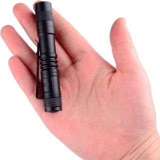 WASAGA Stylo LED Mini lampe de poche Super petit clip de poche étanche alimenté par une pile AAA (non incluse) Transport facile pour équipement de plein air pour la randonnée, le camping, la chasse