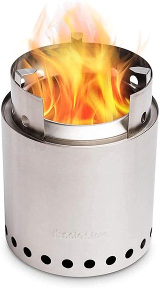 Campfire de Solo Stove, réchaud portable pour le camping, la randonnée, les balades et la survie, combustible liquide non requis, combustion du bois puissante et efficace et faible émission de fumée, 4+ personnes, acier inoxydable 304, compact: 23,5x17,8cm, et léger: 1000g