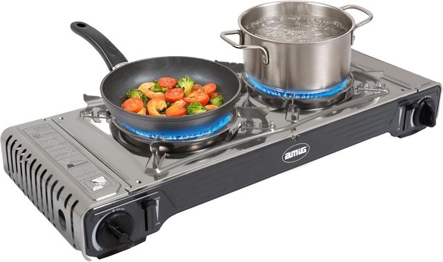 Amig - Réchaud de Camping CAMP02 - Cuisine Portable - 2X Brûleurs - Inclut Plancha - Grille en Fonte - Acier Inoxydable - Puissance 2,2 kW x 2 - Compatible avec Cartouches B-250