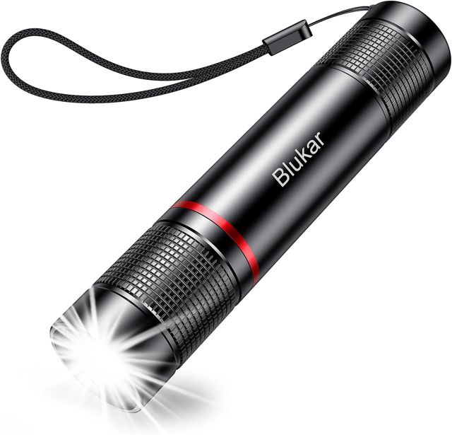 Blukar Lampe Torche LED Rechargeable, 2000L Lampe de Poche Ultra Puissante
