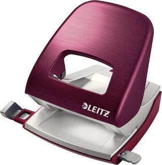 Leitz Perforatrice Sans Effort, Capacité 30 Feuilles, Noir satin, Métal, Réglette de Guidage avec Repères, Style, 50060094